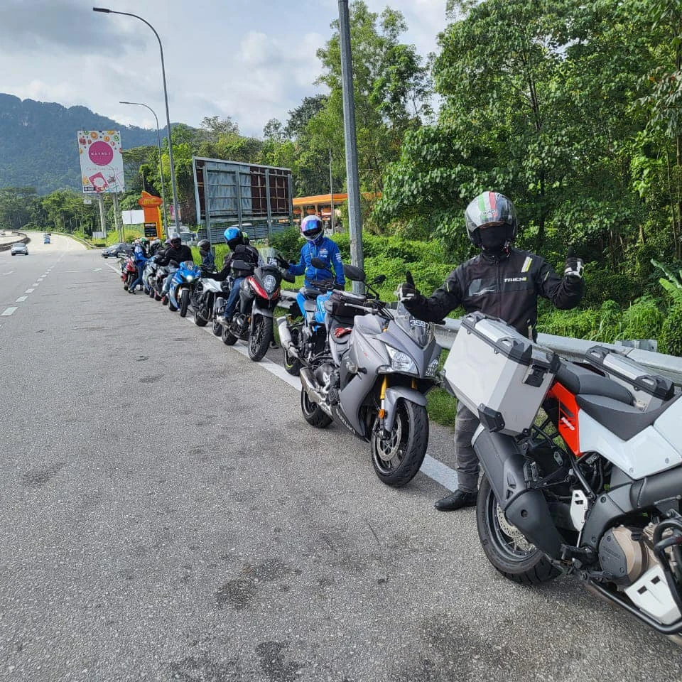 c6216c_dc16e942e84849be95723859706a07b5~mv2